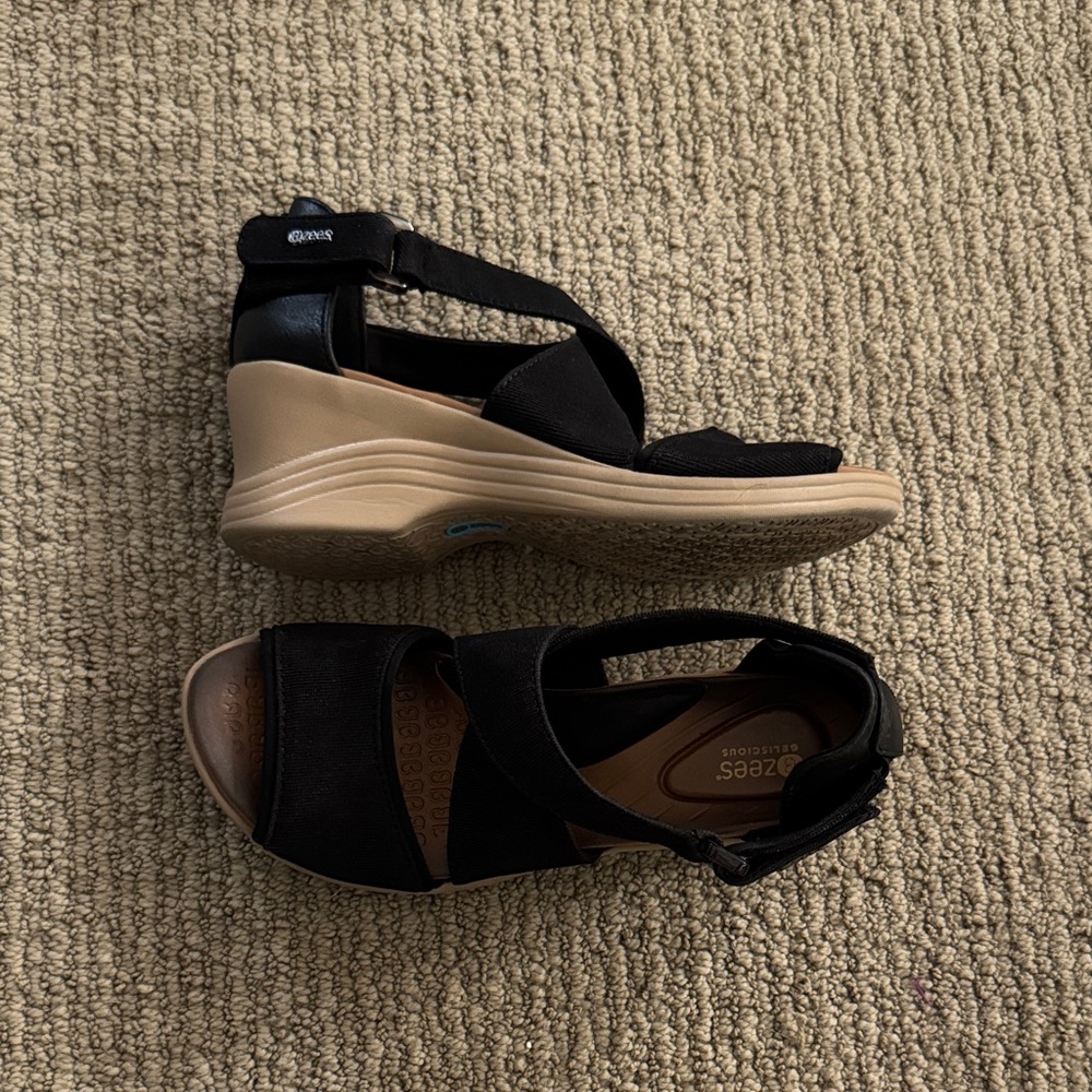 BZees Women's Heiress Wedge Black Sandals, Sz 8.5